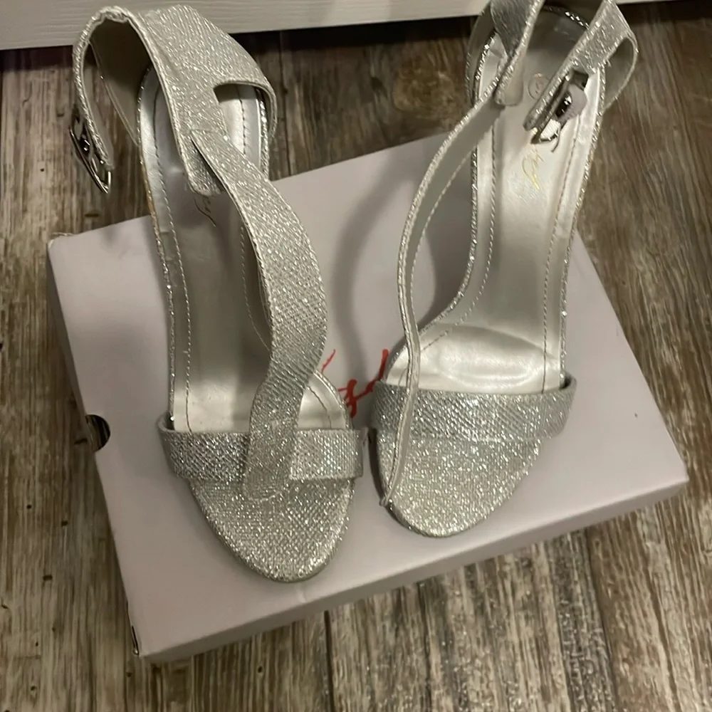 Sliver Glitter - Picture 1 of 3